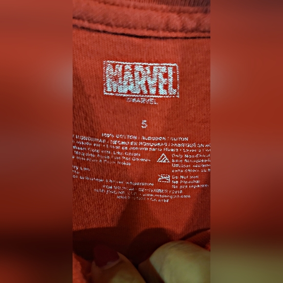 Marvel Comics Boys Red Amazing Spiderman T-Shirt Size 5 - Picture 3 of 4